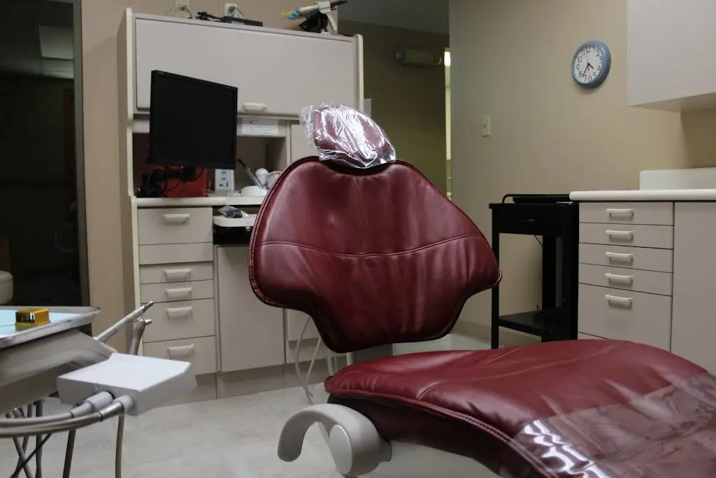 Pine Park Family Dentistry - Professional dental clinic exterior with modern facilities