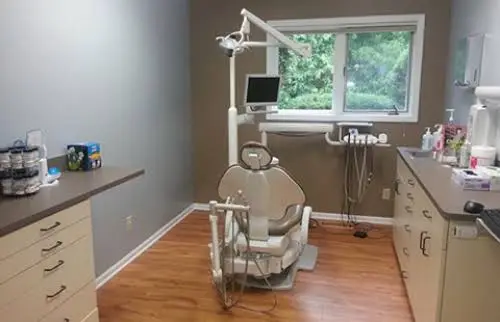 Paula Druskins, DDS - Professional dental clinic exterior with modern facilities
