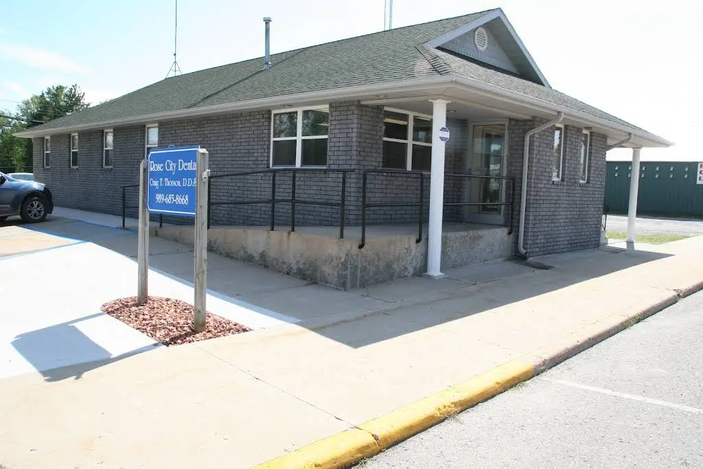 Rose City Dental - Craig T. Thorson - Professional dental clinic exterior with modern facilities