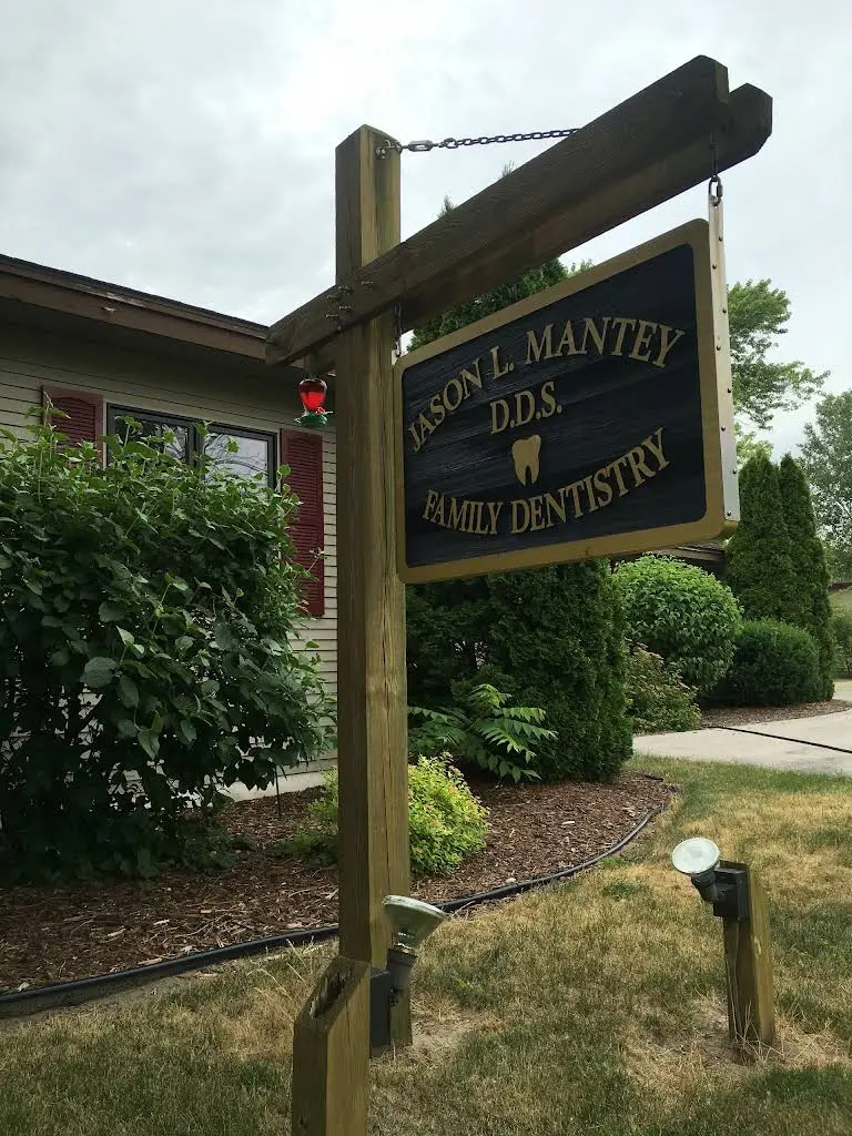 Jason L Mantey DDS Family Dentistry - Professional dental clinic exterior with modern facilities