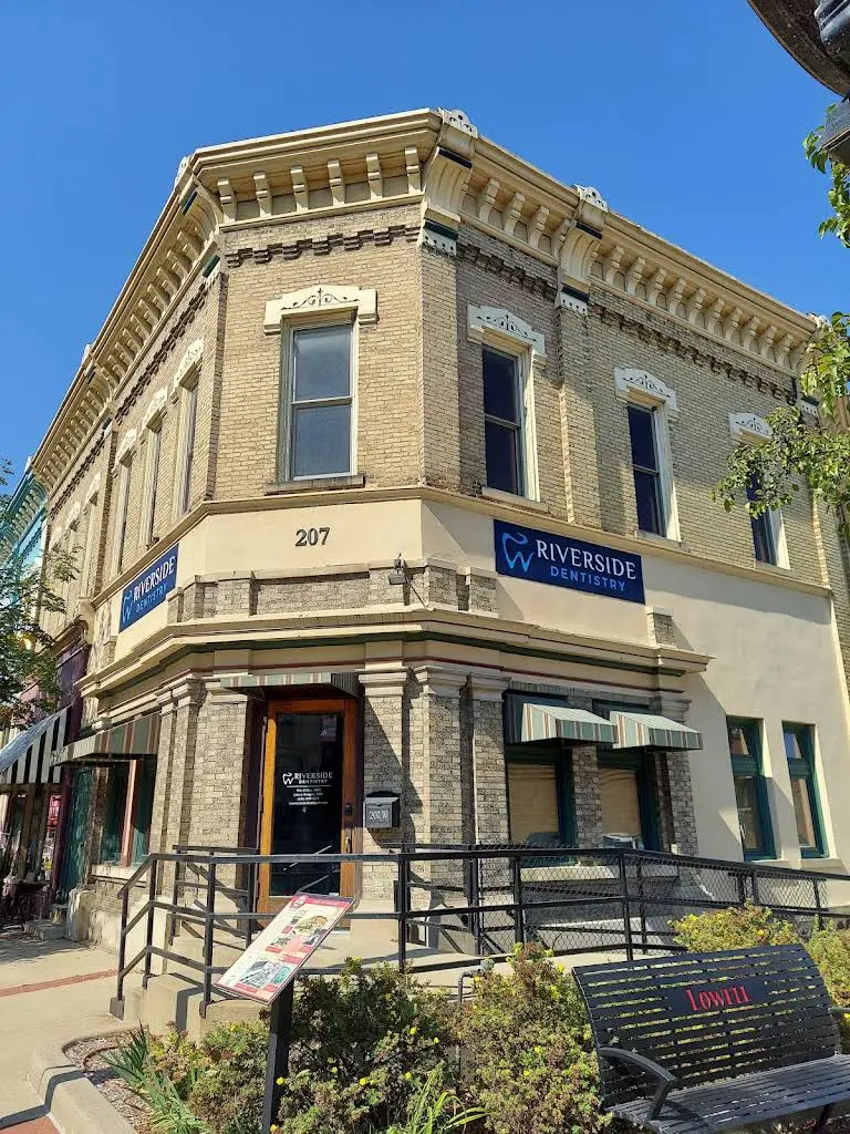 Riverside Dentistry - Professional dental clinic exterior with modern facilities