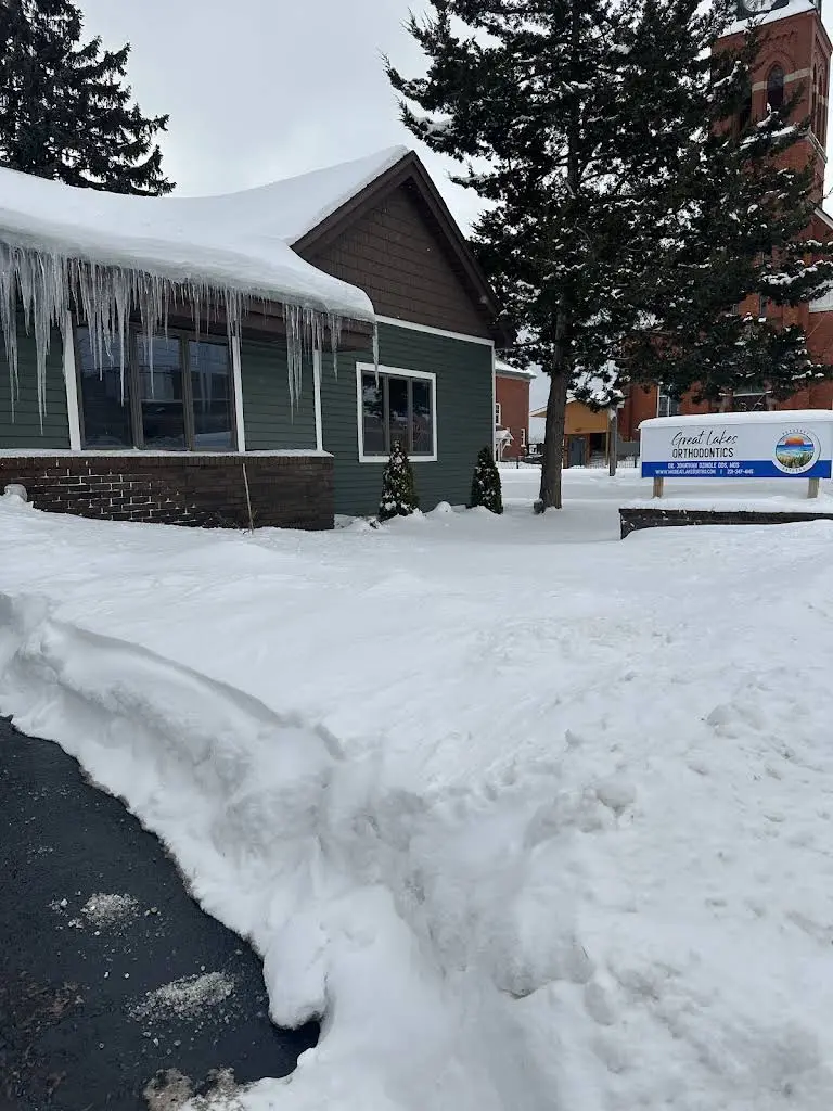 Great Lakes Orthodontics of Gaylord - Professional dental clinic exterior with modern facilities