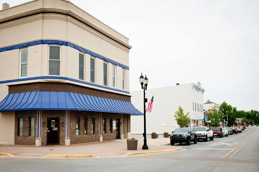 Lake Odessa Dental Associates - Professional dental clinic exterior with modern facilities