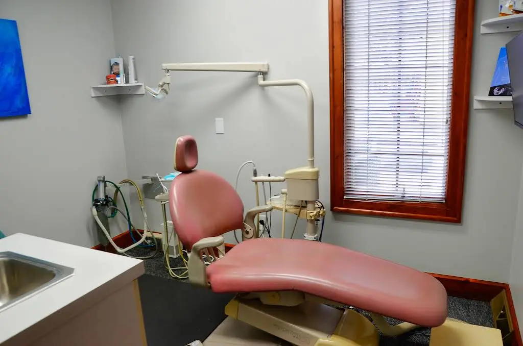 Cascade Village Dental - Dr. Lauryne Vanderhoof - Professional dental clinic exterior with modern facilities