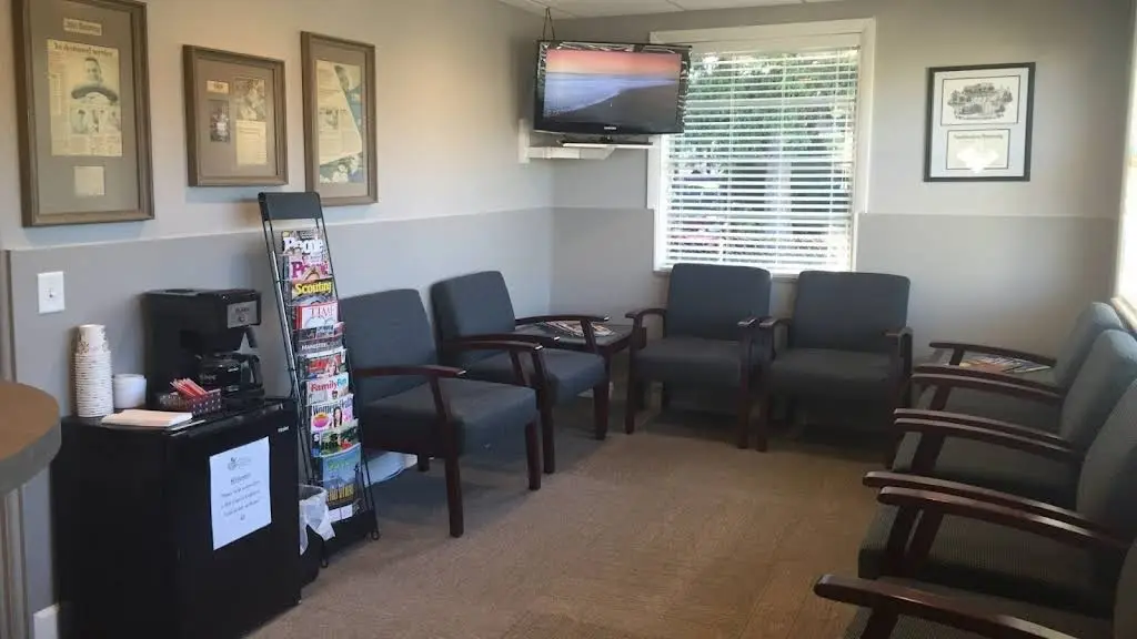 Apple Denture Center of West Michigan - Professional dental clinic exterior with modern facilities