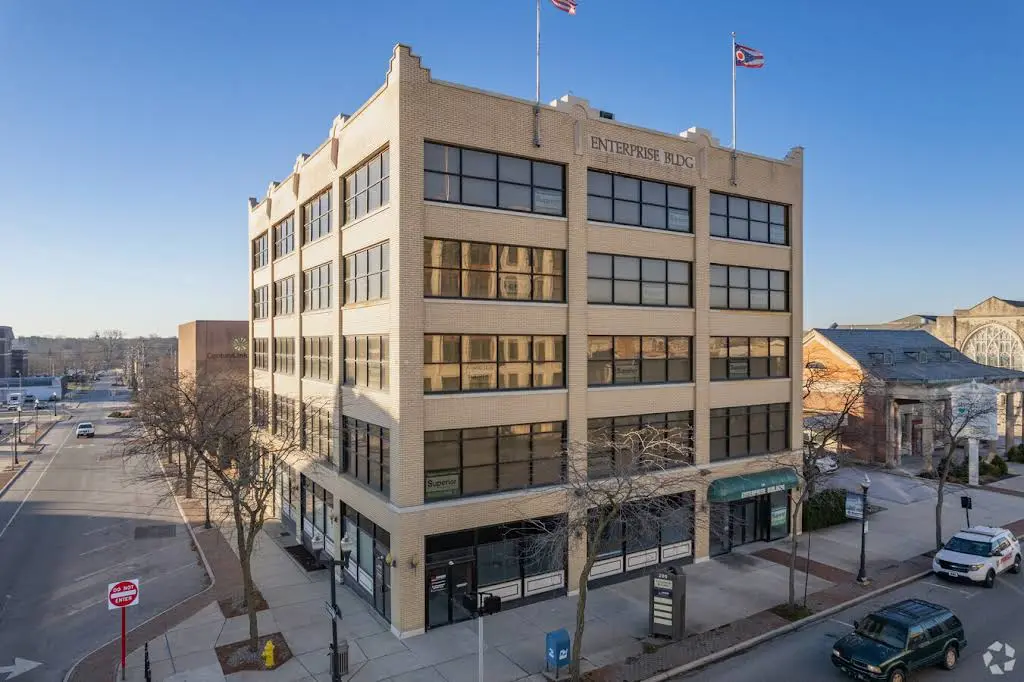 Daniel S Ruff DDS - Professional dental clinic exterior with modern facilities