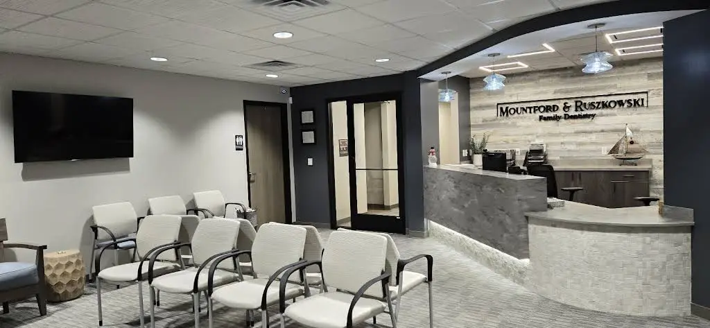 Drs. Mountford and Ruszkowski Family Dentistry - Professional dental clinic exterior with modern facilities