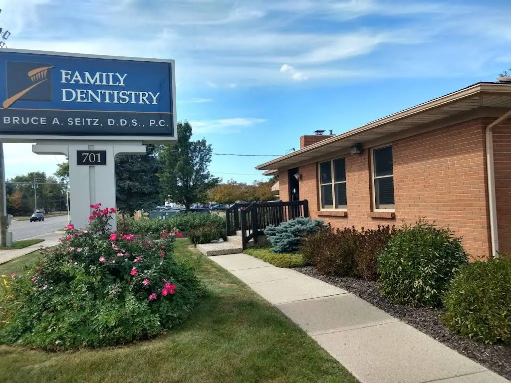 Daniel D Seitz DDS PC - Professional dental clinic exterior with modern facilities