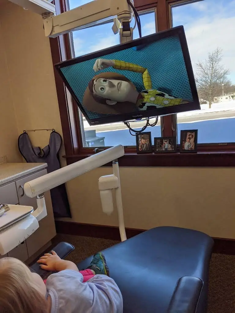 Gregory S. Brya, DDS, PLLC - Professional dental clinic exterior with modern facilities