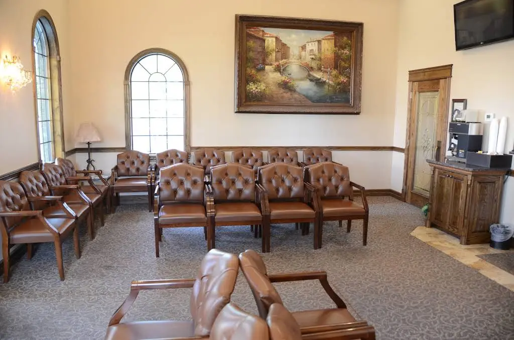 Great Lakes Family Dental Group - Saginaw - Professional dental clinic exterior with modern facilities