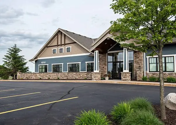 Grandville Endodontics - Professional dental clinic exterior with modern facilities