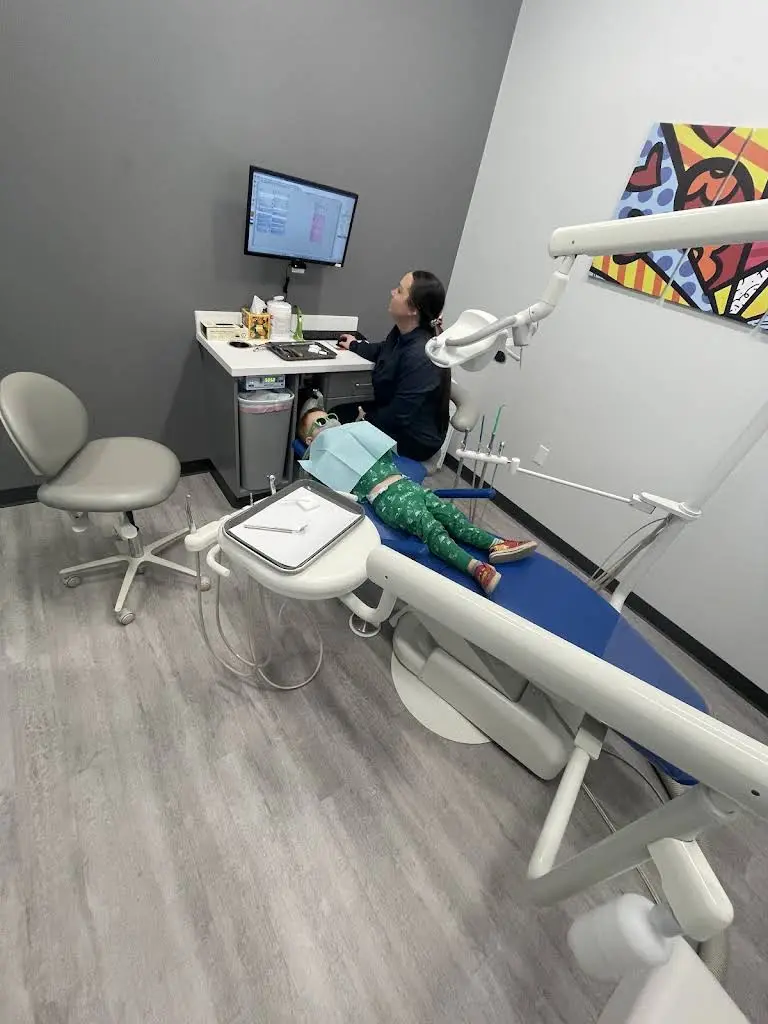 Smiles 2 Be Pediatrics - Professional dental clinic exterior with modern facilities