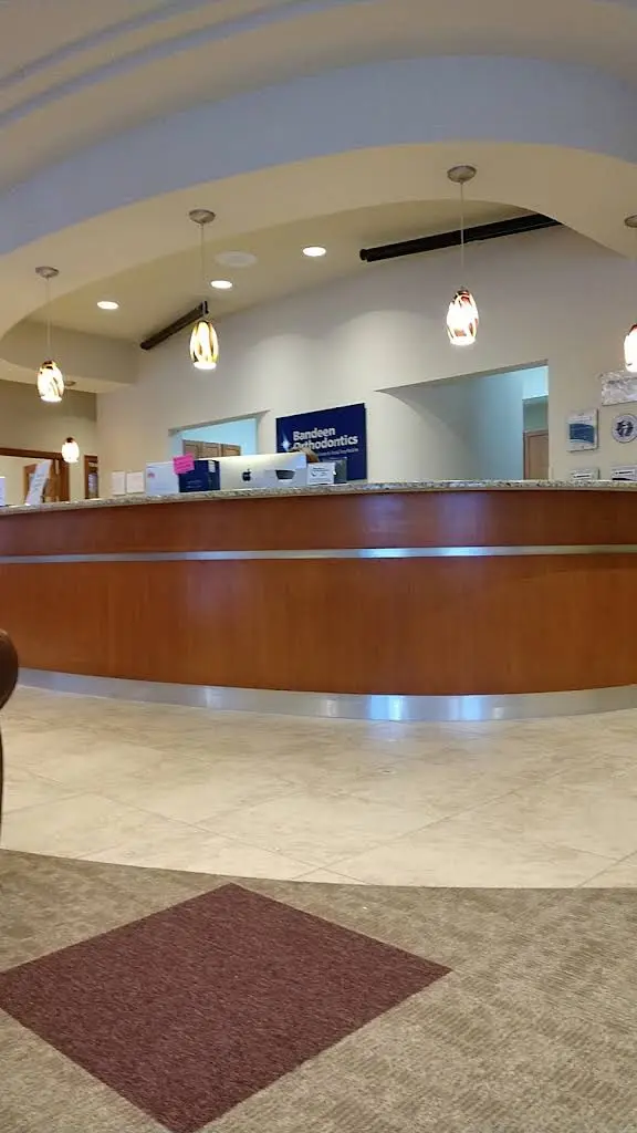 Bandeen Orthodontics - Professional dental clinic exterior with modern facilities