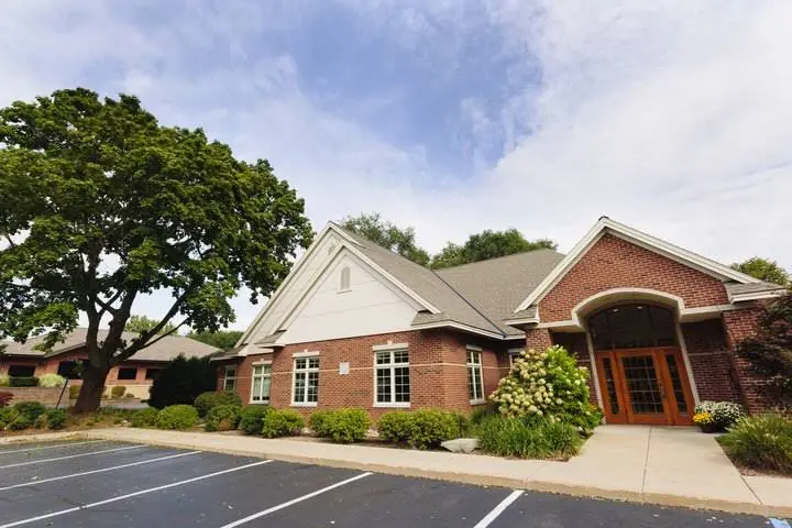 Drake Road Orthodontics - Professional dental clinic exterior with modern facilities