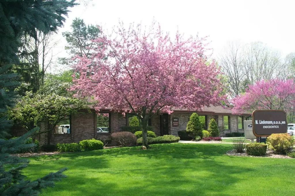 Lindemann Root Canal Specialists - Professional dental clinic exterior with modern facilities