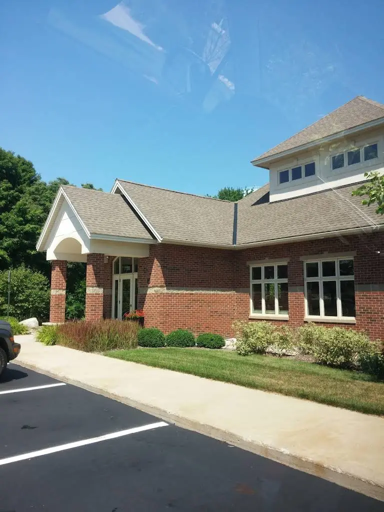 Michael S. Leonard D.D.S. Comprehensive Dentistry - Professional dental clinic exterior with modern facilities