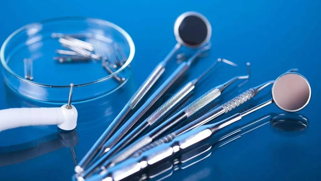 Smile Center - Professional dental clinic exterior with modern facilities