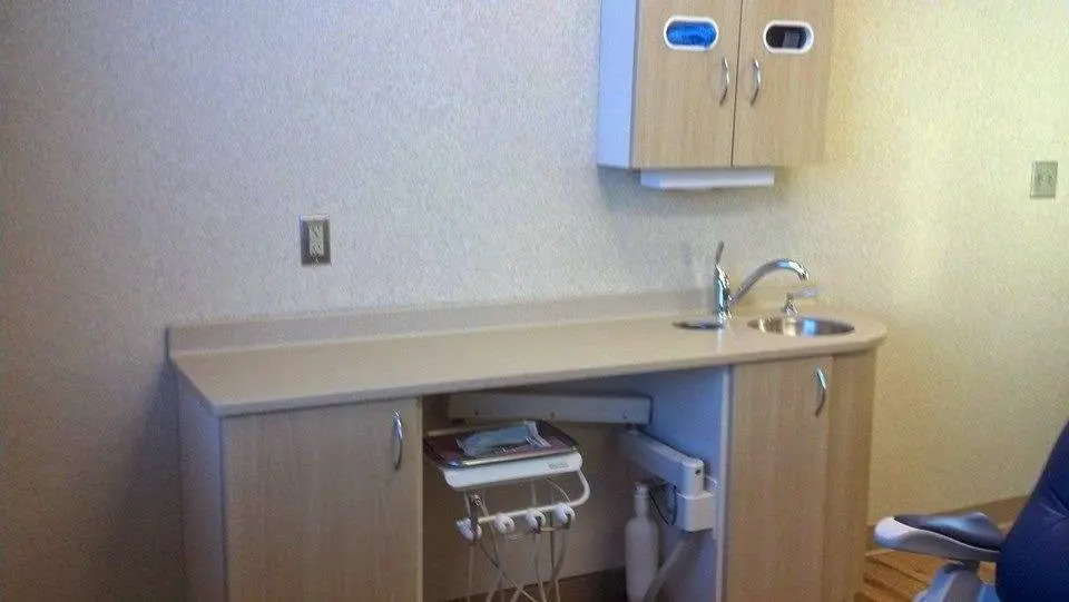 Dental 1: Bruce T Roach, DDS - Professional dental clinic exterior with modern facilities