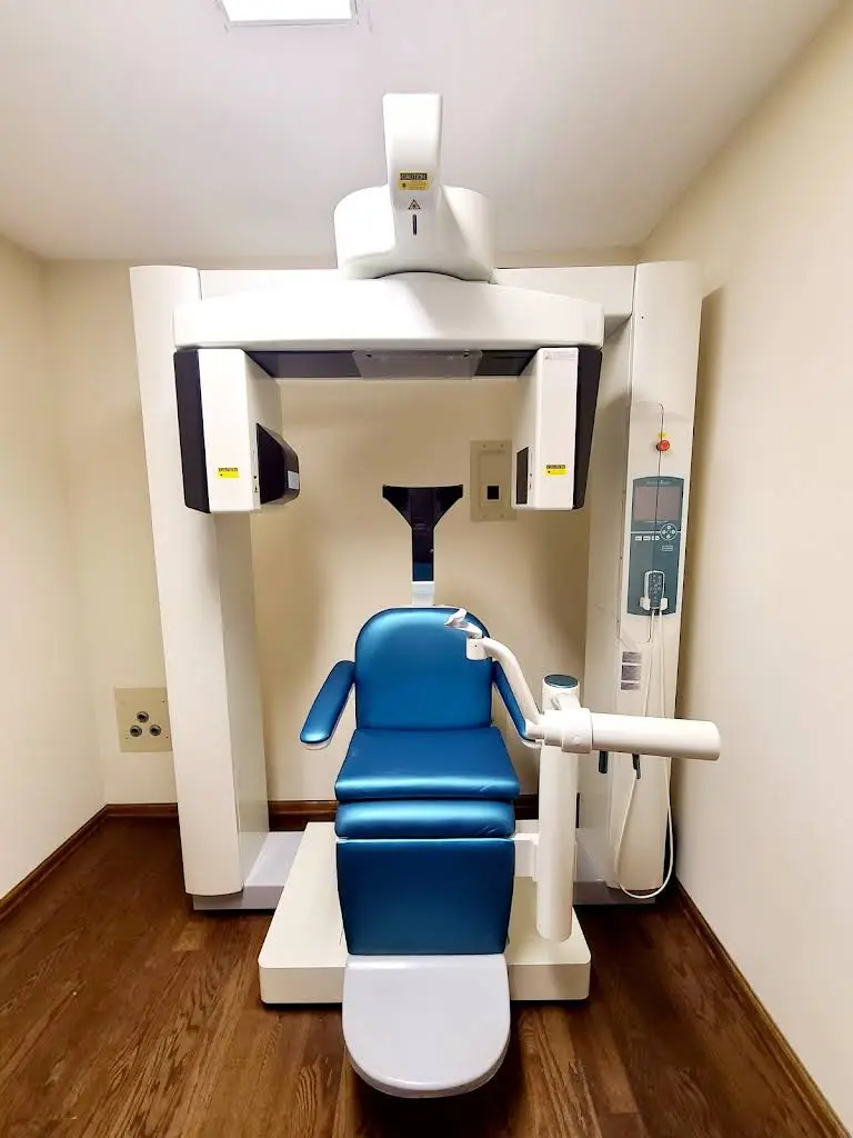 Rochester Endodontics - Professional dental clinic exterior with modern facilities