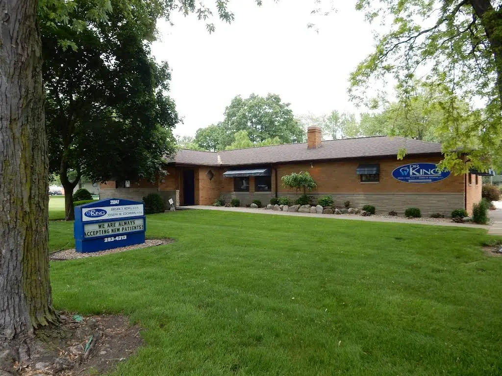 King Dental Group South - Professional dental clinic exterior with modern facilities