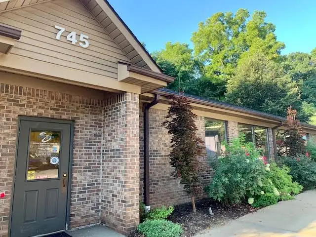 Siara-Olds Orthodontics - Professional dental clinic exterior with modern facilities