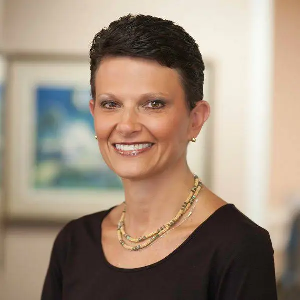 Ellen B. Folbe DDS & Associates - Professional dental clinic exterior with modern facilities