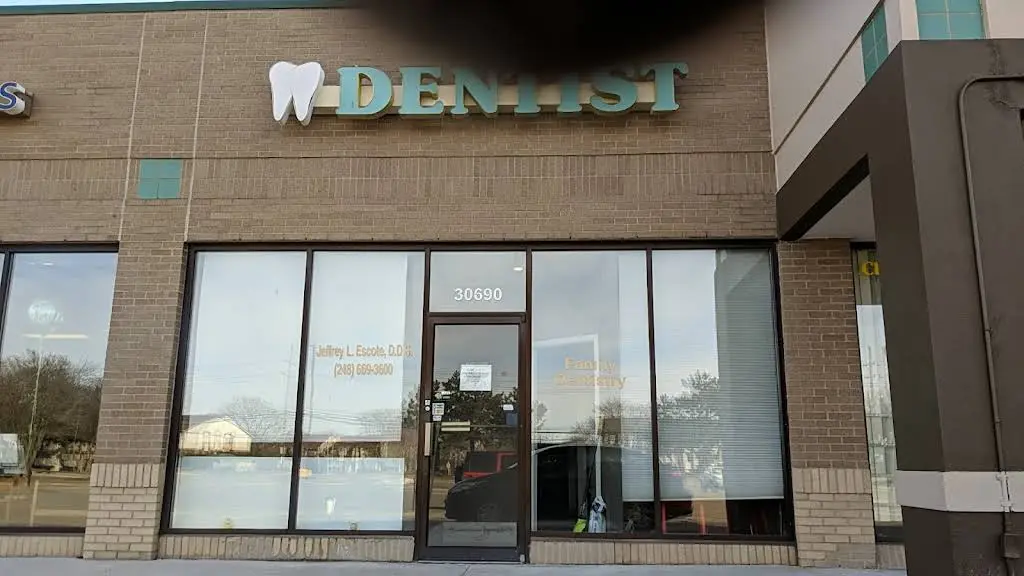 Pristine Dental, PLLC - Professional dental clinic exterior with modern facilities