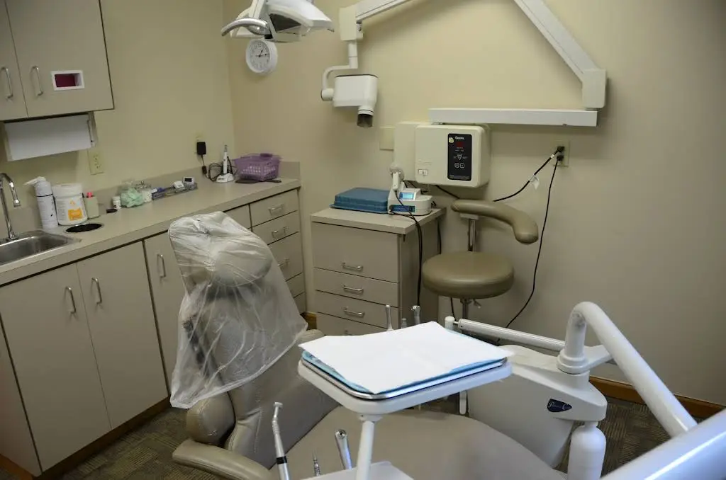 Great Lakes Family Dental Group - Howell - Professional dental clinic exterior with modern facilities