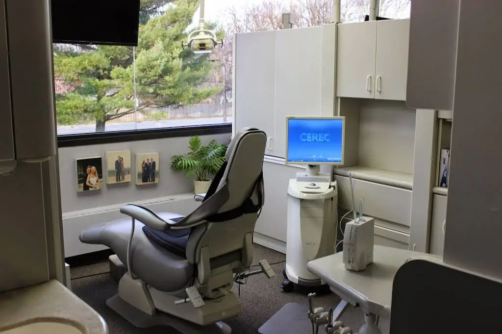 Madorsky, Pullman, Cabrera DDS PLLC - Professional dental clinic exterior with modern facilities