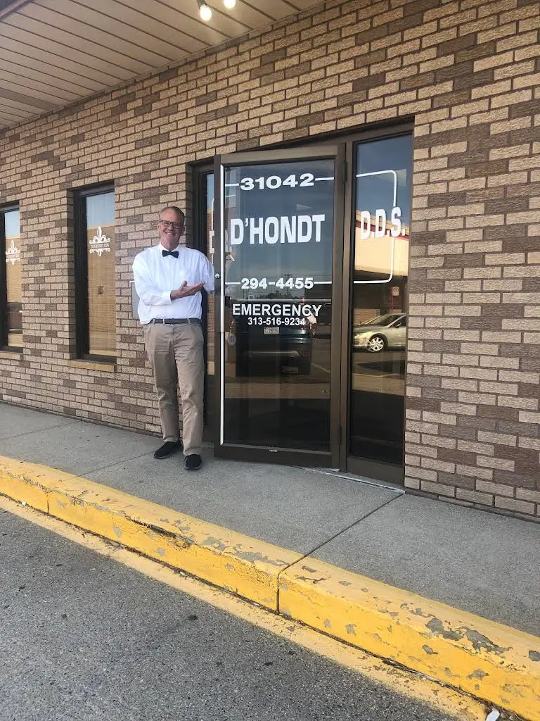 Dr. Dennis D'Hondt DDS - Professional dental clinic exterior with modern facilities