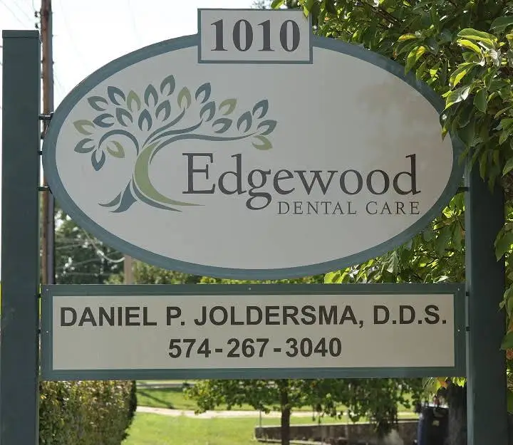 Edgewood Dental Care, Daniel P. Joldersma DDS - Professional dental clinic exterior with modern facilities