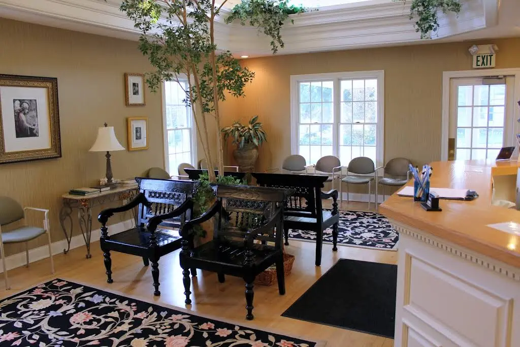 Summit Orthodontics: Dr. Thompson - Professional dental clinic exterior with modern facilities