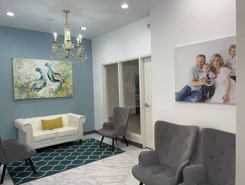 Parkside Endodontics - Professional dental clinic exterior with modern facilities