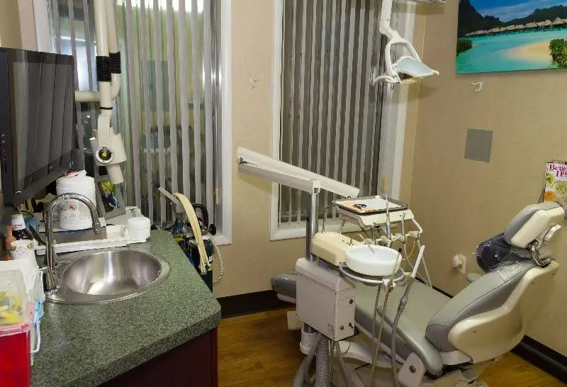 Bradley M. Silber, DDS & Associates - Professional dental clinic exterior with modern facilities