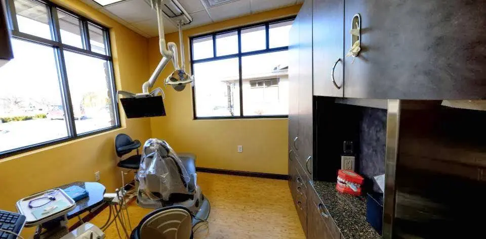 Aboite Dental Group - Professional dental clinic exterior with modern facilities