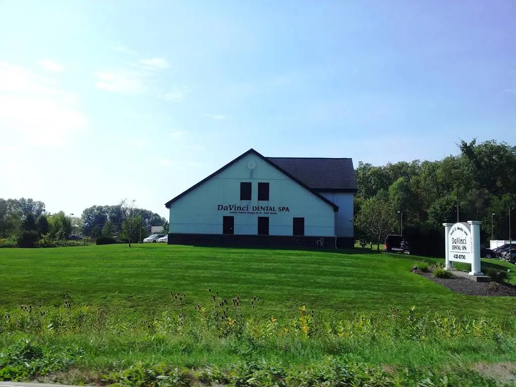 Davinci Dental Spa - Professional dental clinic exterior with modern facilities
