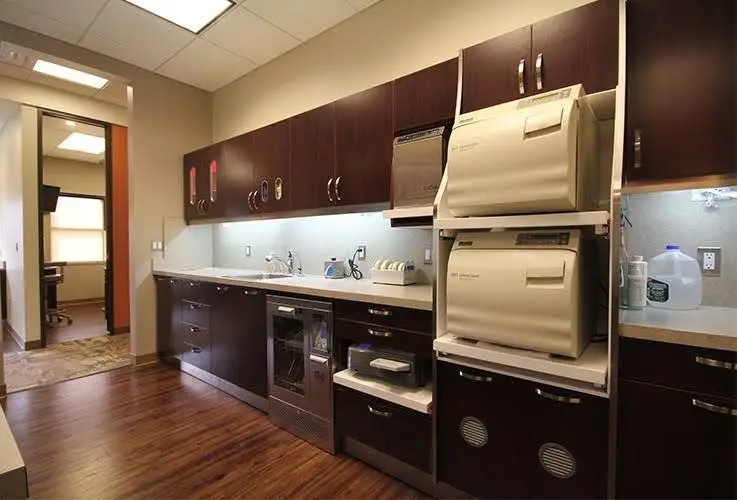 Ultimate Dental - Sammi Hadad, DDS - Professional dental clinic exterior with modern facilities
