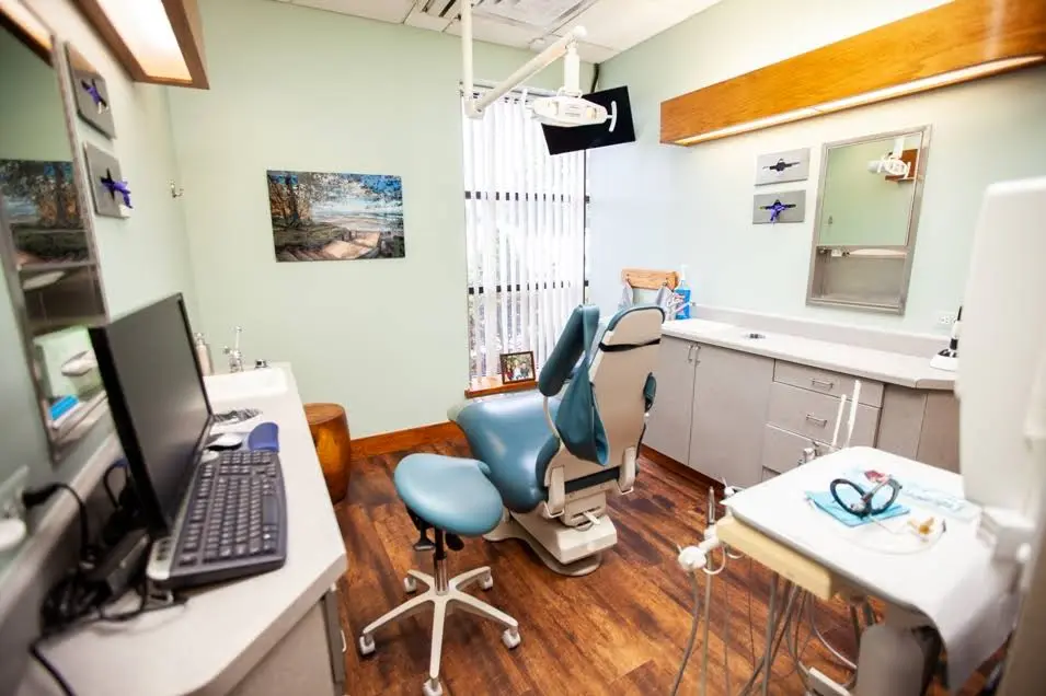 Allen Park Dental Care - Drs. Greg & Joanne Szalai - Professional dental clinic exterior with modern facilities