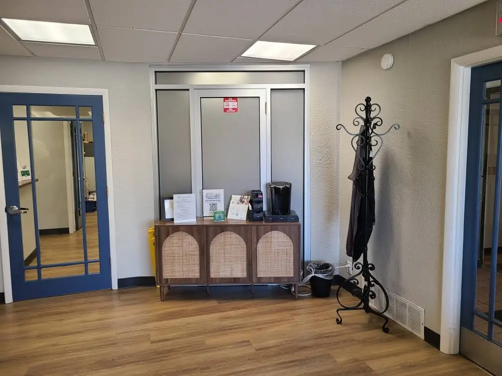 Pure Smiles - Lima - Professional dental clinic exterior with modern facilities