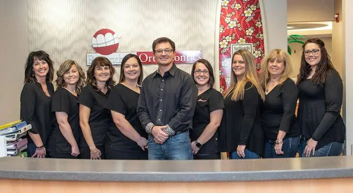 Rosenthall Orthodontics - Professional dental clinic exterior with modern facilities