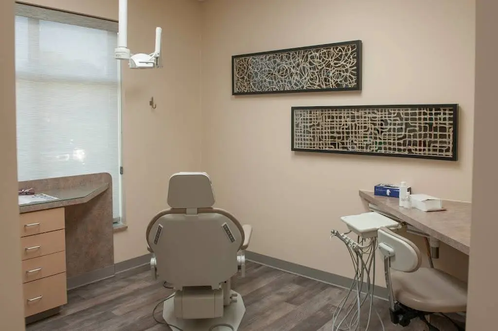 Thomas K. Broering, DDS, Inc. - Professional dental clinic exterior with modern facilities