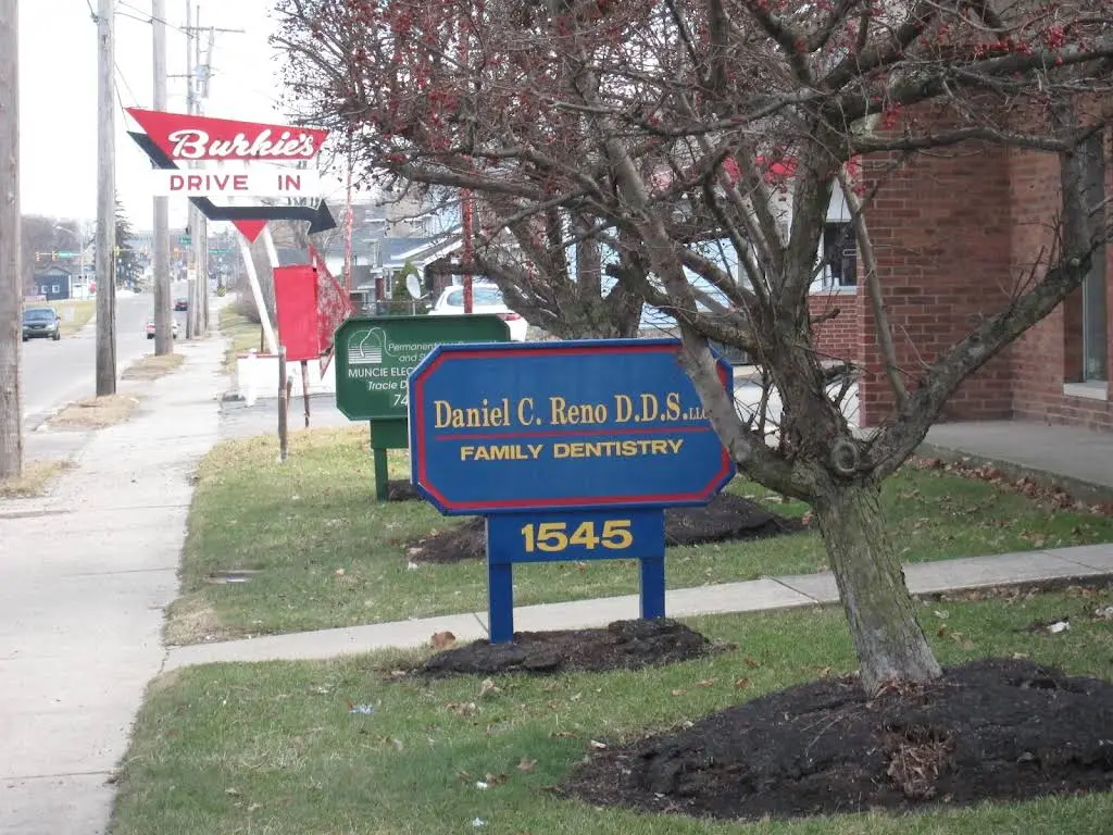 Jorgey's on Jackson - Professional dental clinic exterior with modern facilities