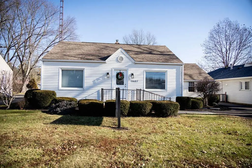 Richmond Endodontics - Professional dental clinic exterior with modern facilities