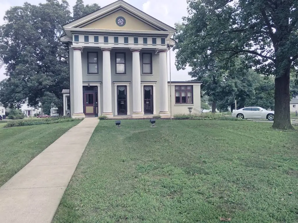 Robert L Loudermilk, DDS - Professional dental clinic exterior with modern facilities