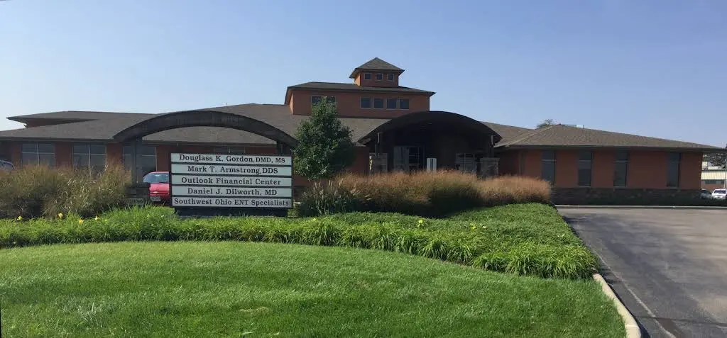 Gordon & DeSantis Orthodontics - Professional dental clinic exterior with modern facilities
