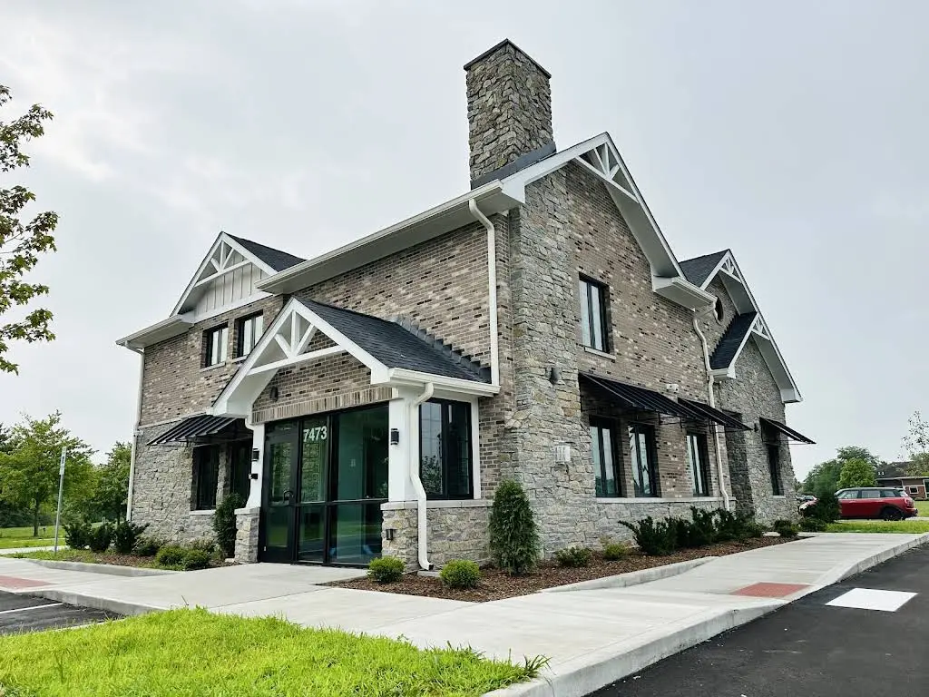 McCordsville Family Dentistry: Craig Kimmel DDS - Professional dental clinic exterior with modern facilities