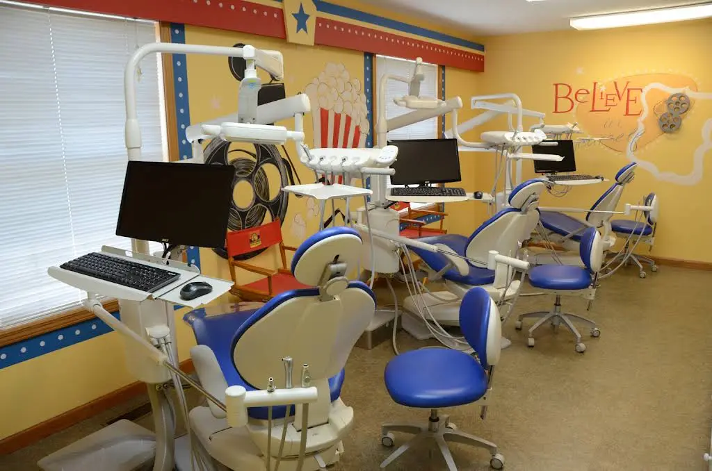 Children's Dental Care - Professional dental clinic exterior with modern facilities