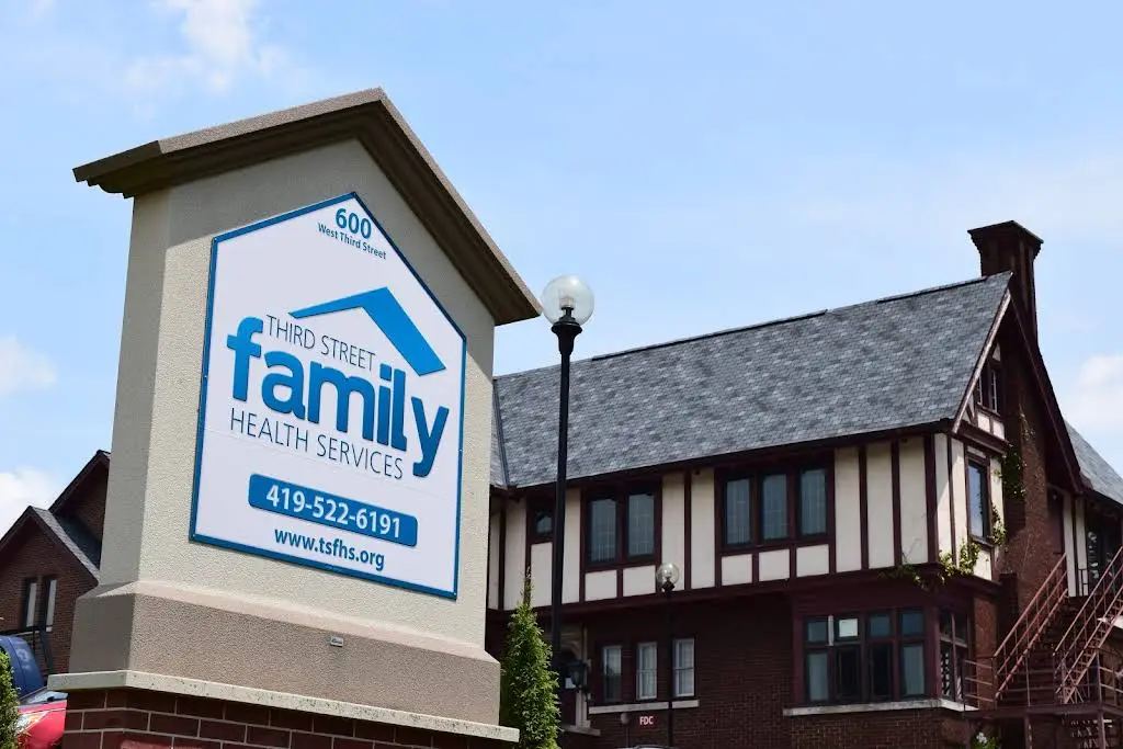 Third Street Family Health Services - Professional dental clinic exterior with modern facilities