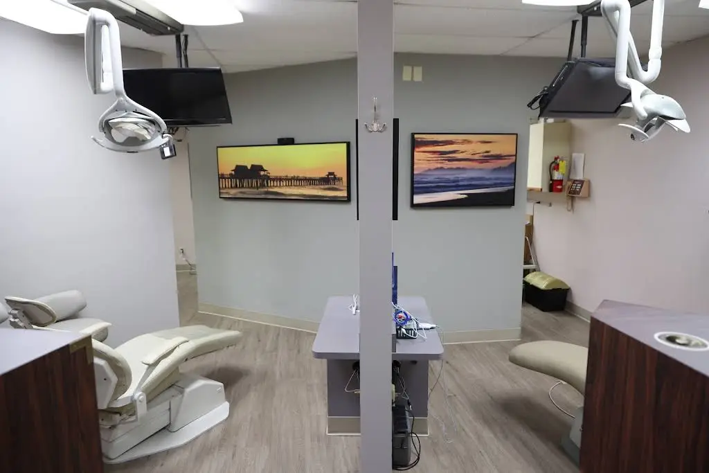 Dental Care Dr. Nathan Lloyd / Oxford Health Centered Dentistry - Professional dental clinic exterior with modern facilities