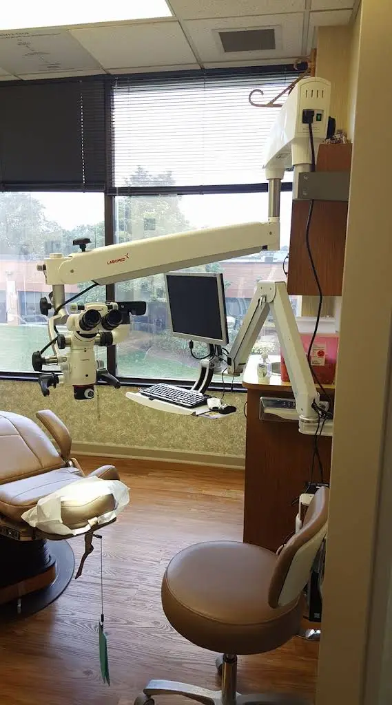 Indianapolis Endodontics, P.C. - Professional dental clinic exterior with modern facilities